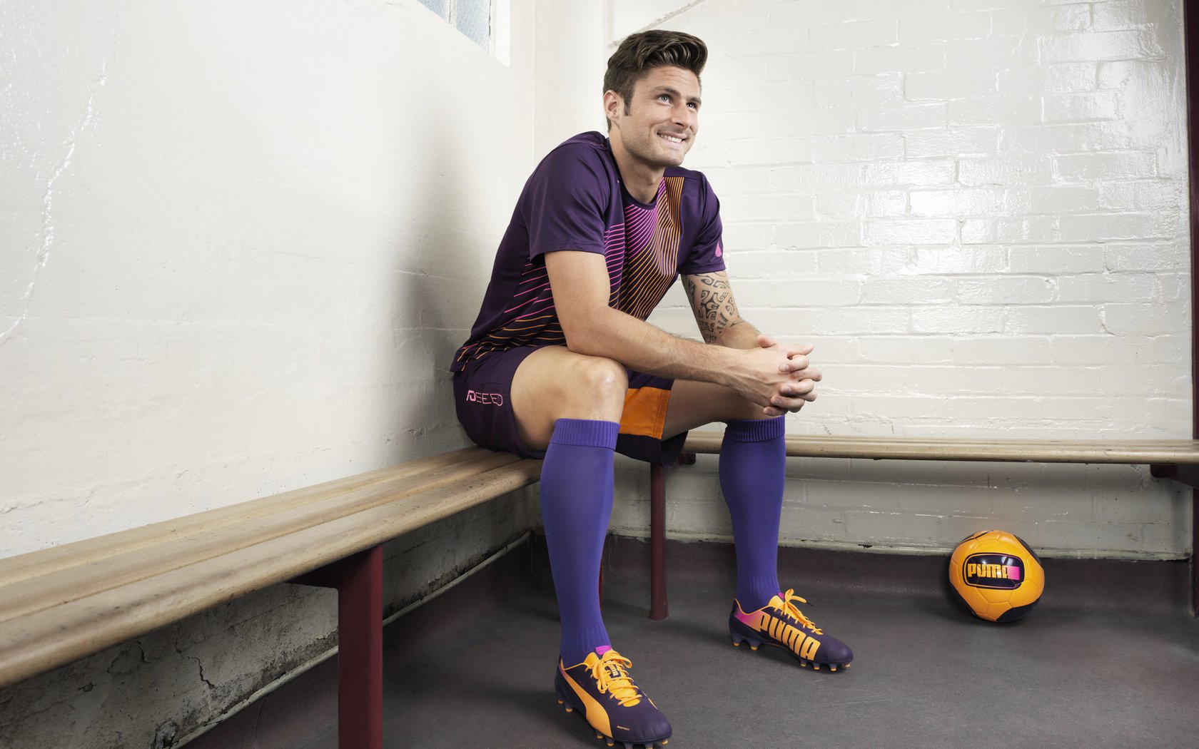 足球比赛中哪位球员将成为球队的关键支柱？，足球队里哪个位子最重要