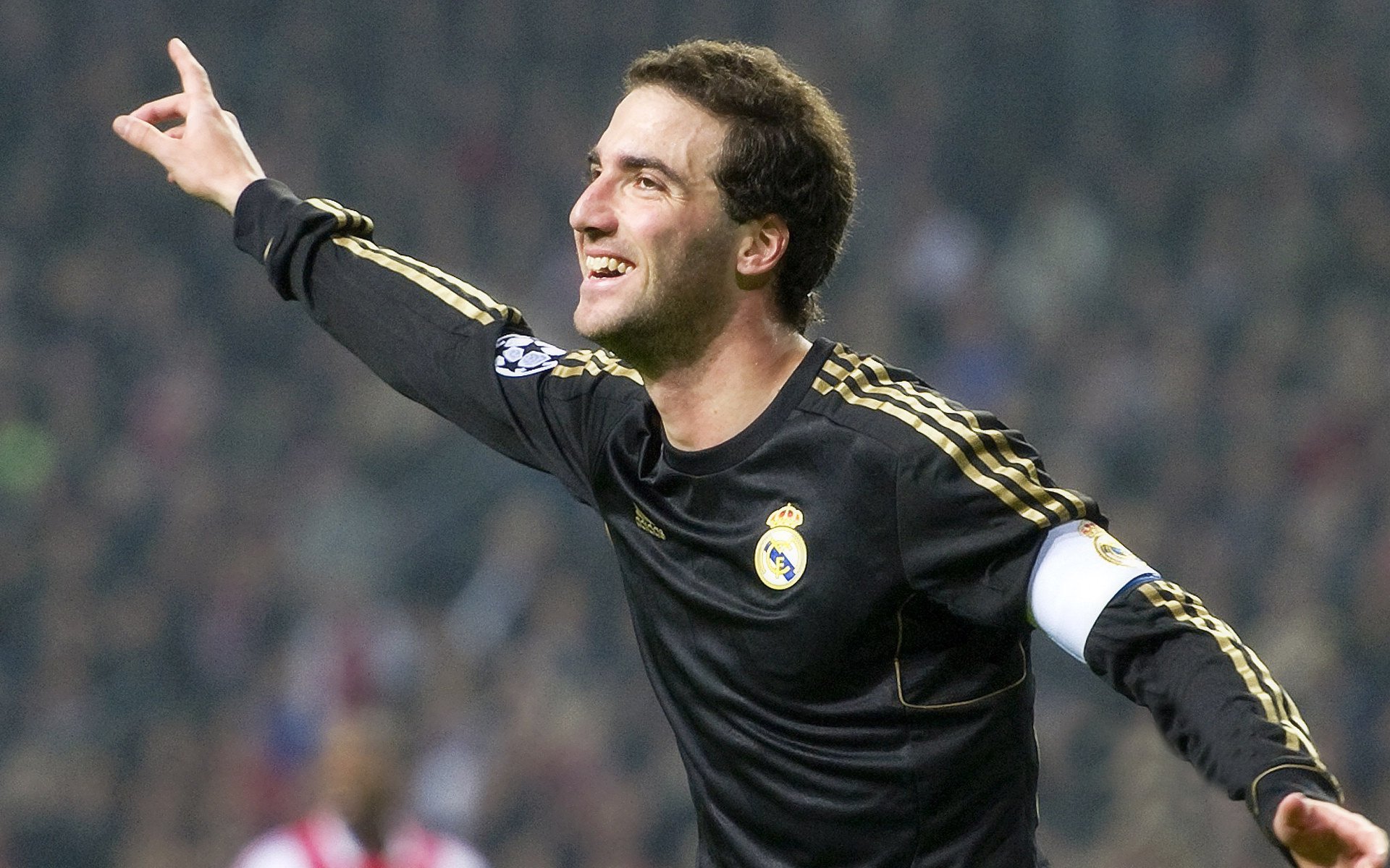 史上最亮眼“冠军夜”：拼搏与荣耀的精彩瞬间，冠军hqmg