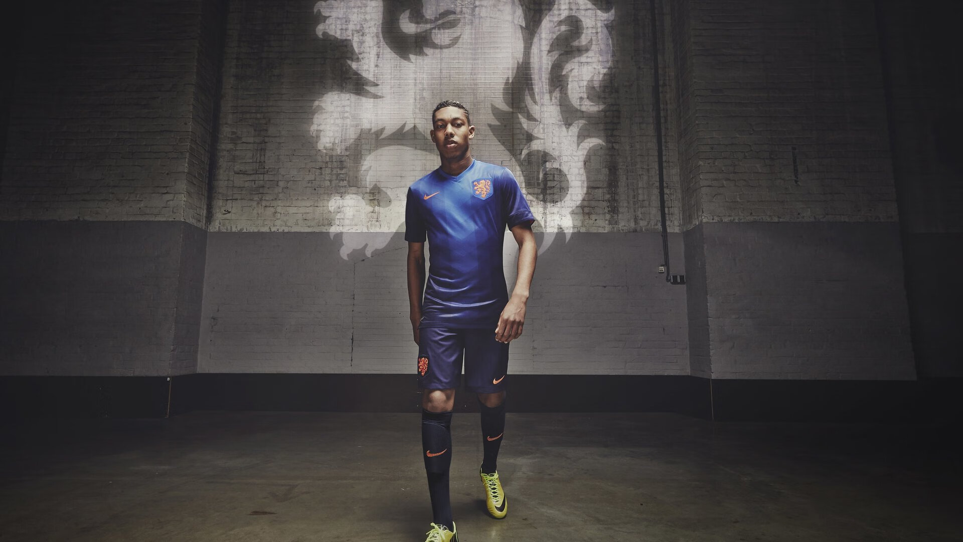 德甲各队纷纷推出定制化球迷礼包，增强互动体验，德甲各个球队赞助商